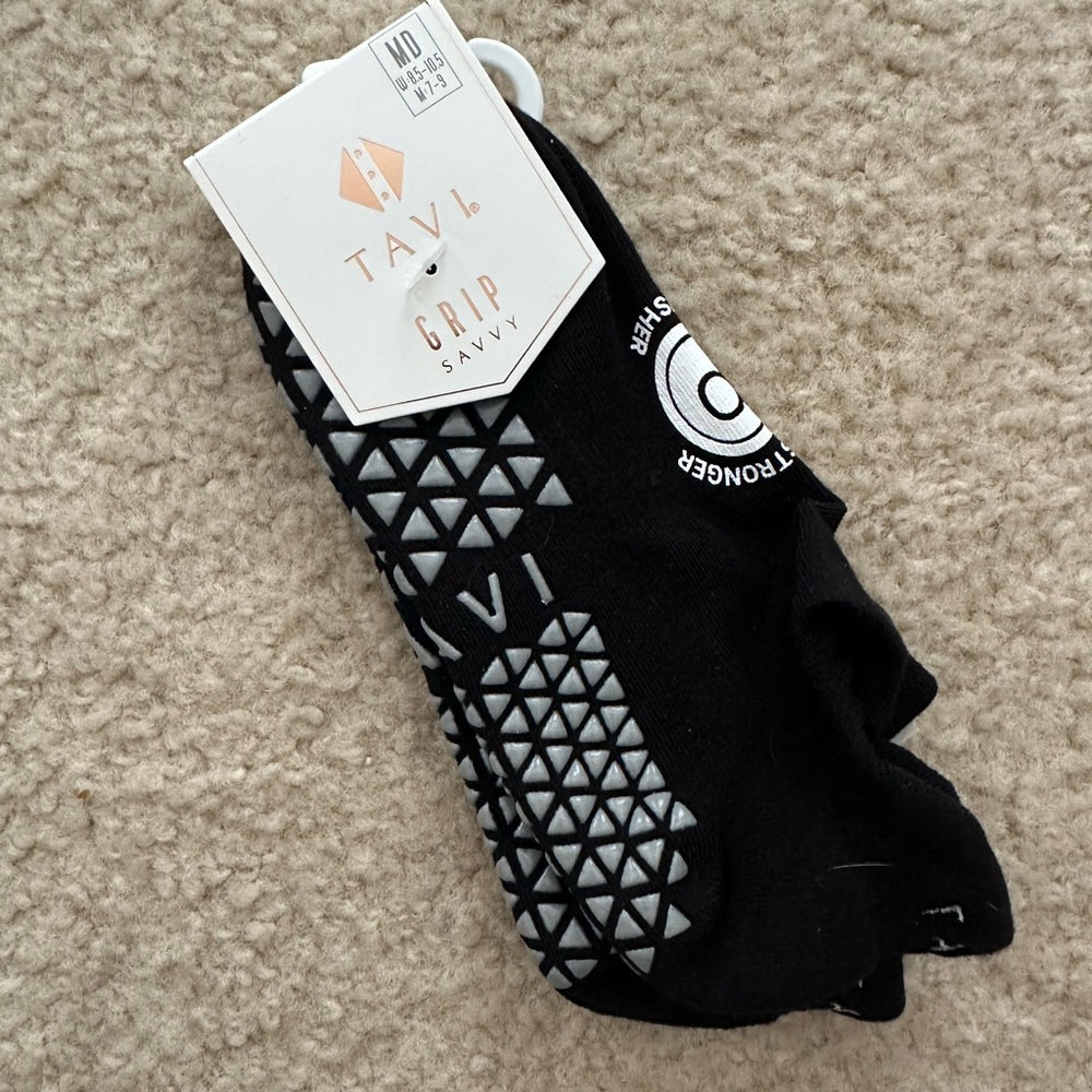 NWT pure barre barre stronger finisher challenge sticky socks medium black